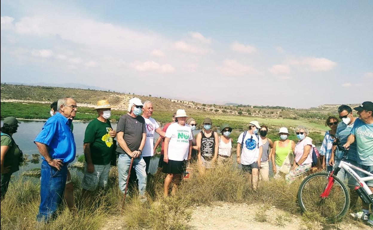 Protesta frente a las inmediaciones del Salar de los Canos. 