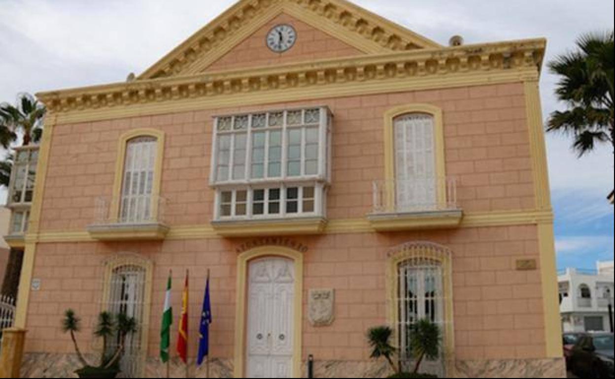 Citan como investigado al primer teniente de alcalde de Carboneras tras una denuncia por presuntas amenazas