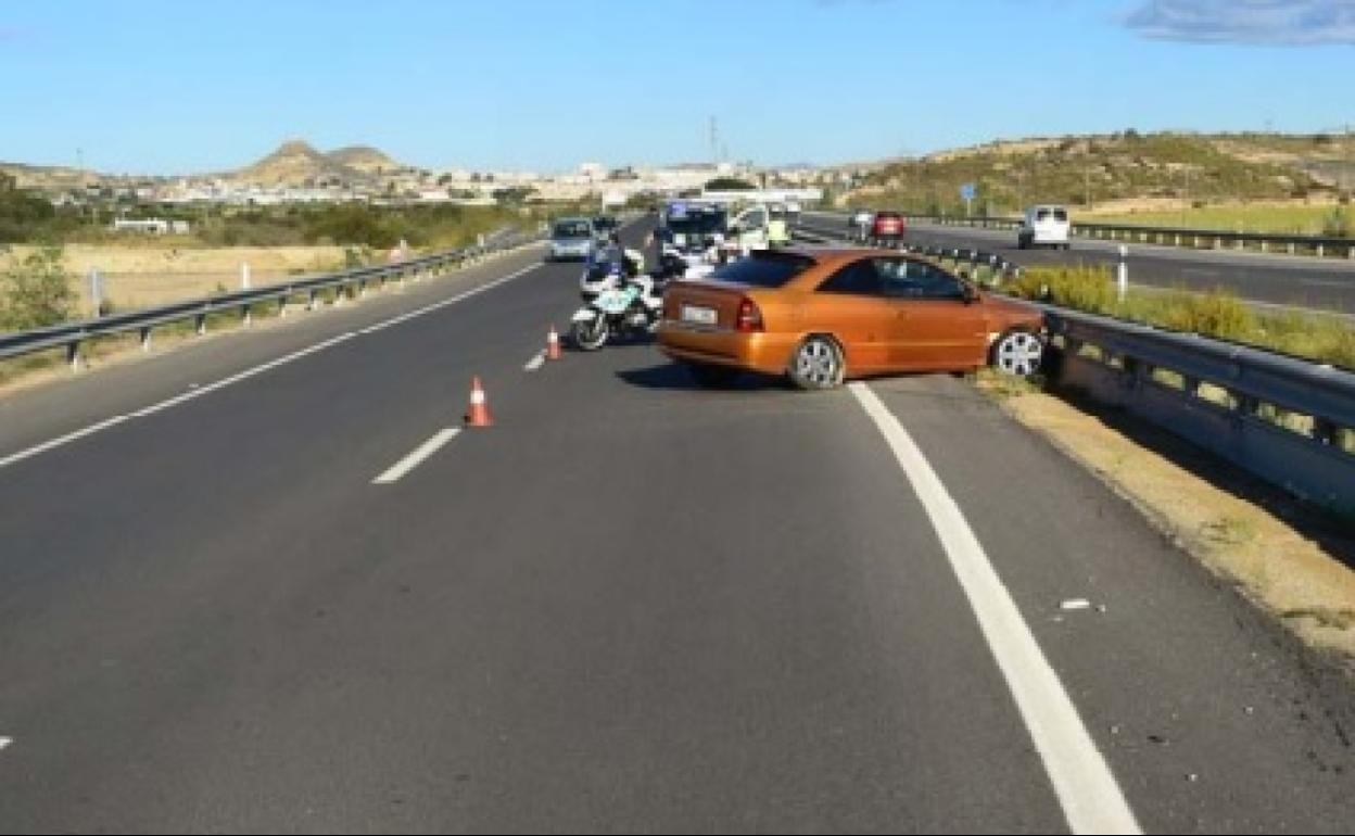 Sucesos en Almería | Circula en sentido contrario bajo los efectos del alcohol, se choca y se da a la fuga