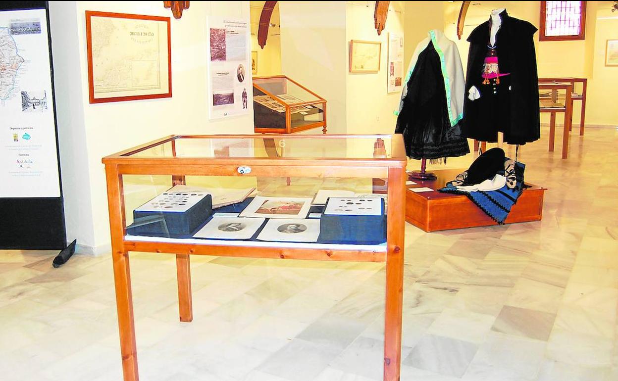 Almería, 200 años de vida en común de Adra a Pulpí