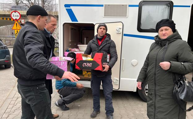 Solidarios. Descarga de los productos donados para apoyar a los refugiados ucranianos.