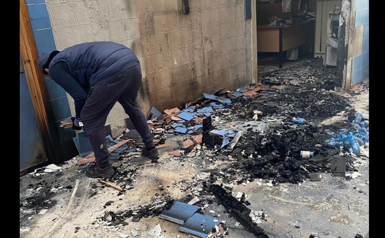 Sucesos en Almería | Siete menores investigados por el incendio provocado en el instituto de Garrucha