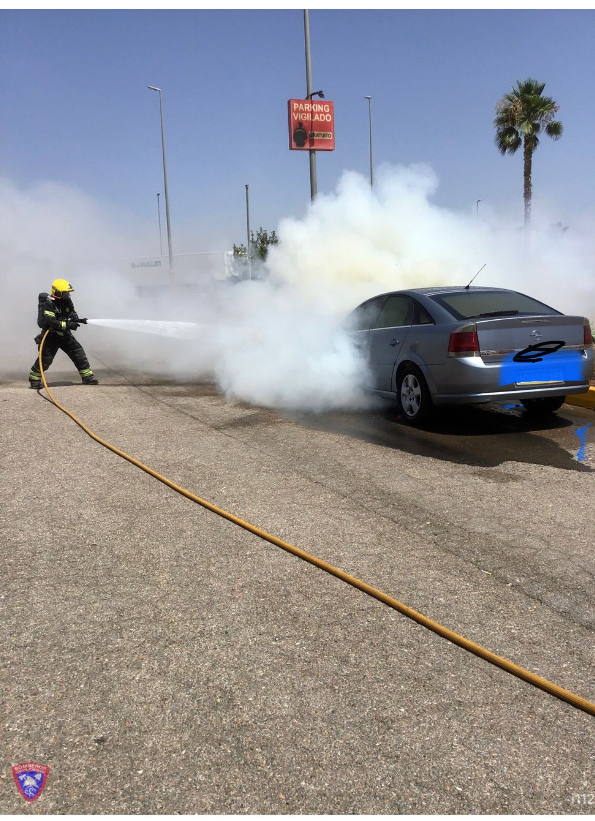 Sucesos en Almería | Arde un turismo cerca de una gasolinera de Huércal-Overa