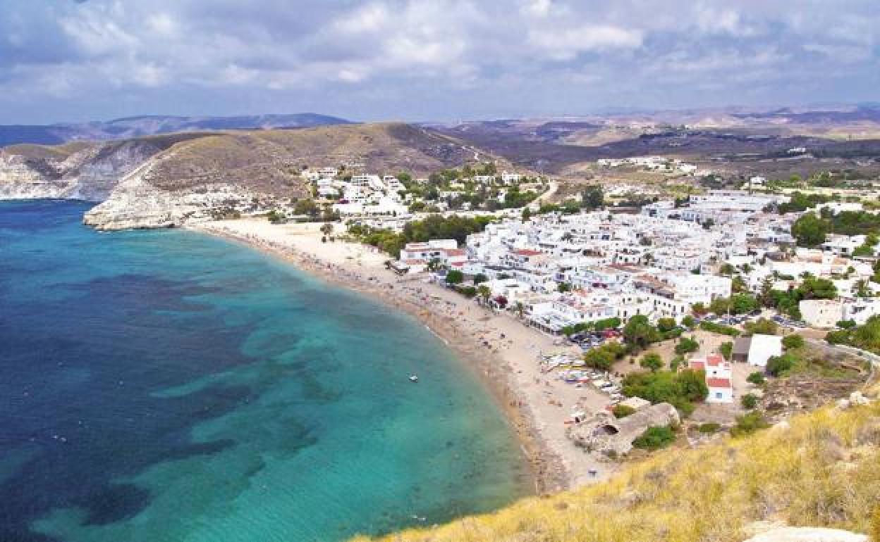 ALMERIA Sucesos | Fallece un menor de cinco años en una piscina de Níjar