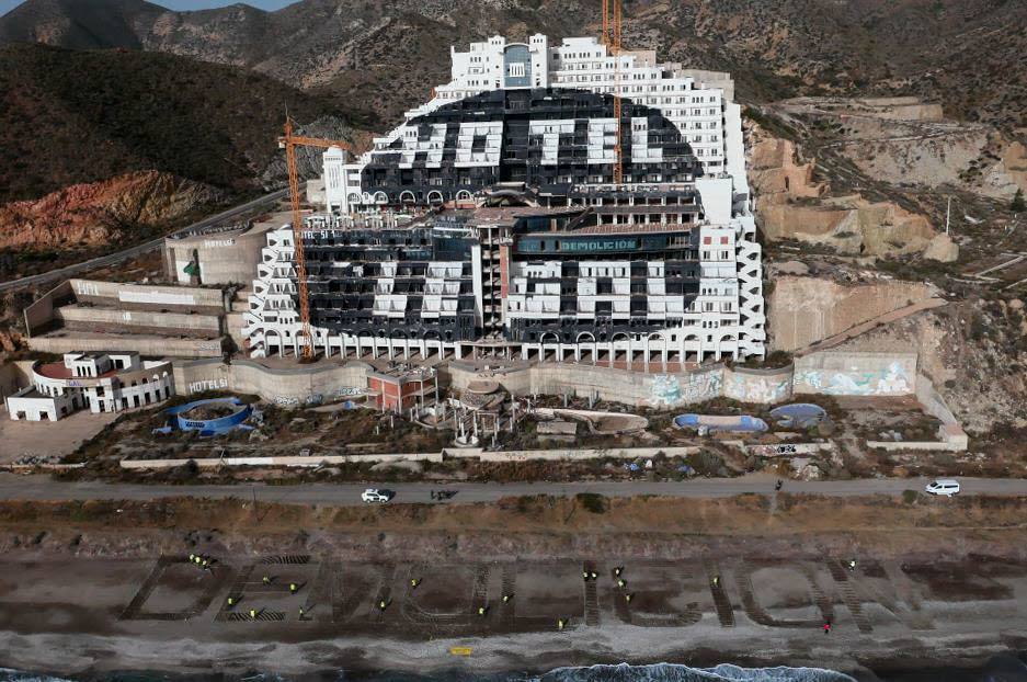 Tribunales en Almería | Greenpeace pide al TSJA que no de más plazo al Ayuntamiento de Carboneras con el Algarrobico