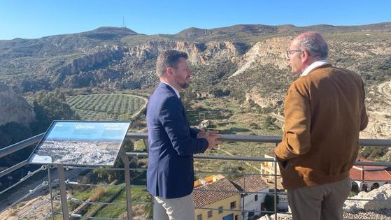 Cultura invierte más de 48.000 euros en el entorno de la muralla del Castillo de Sorbas