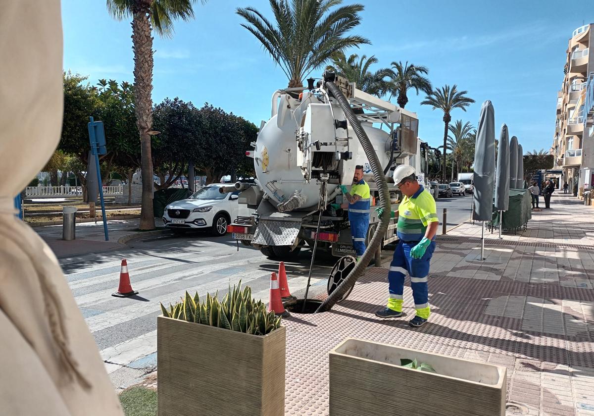 Más de 300 kilos de residuos extraídos de las alcantarillas y tuberías de saneamiento