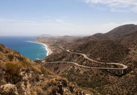 Diputación renovará el asfalto de la carretera del Sopalmo, desde Mojácar