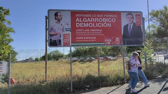PSOE denuncia a la Junta Electoral los carteles de Greenpeace pidiendo la demolición del Algarrobico
