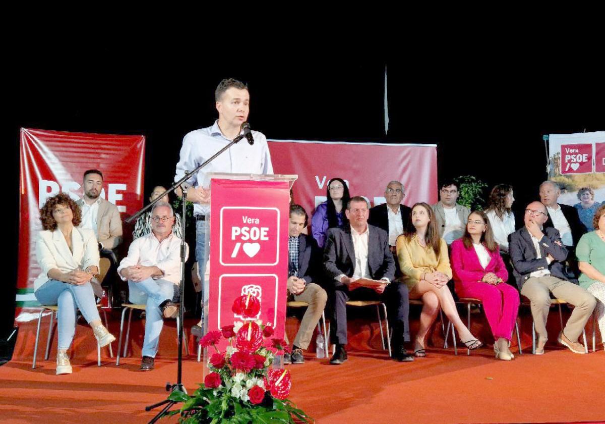 El ministro Héctor Gómez apoya a Martín Gerez: «Es honesto y comprometido»