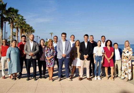Foto de familia de todos los candidatos del PSOE de Mojácar a las municipales.