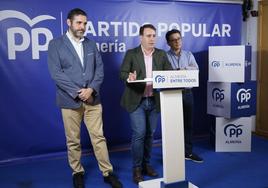 Juanjo Alonso, Fernando Giménez y Manuel Guzmán, este viernes, ante los medios.