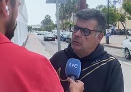 Pedro Montoya hablando con un periodista de TVE, este viernes.