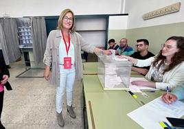 Esperanza Pérez Felices, durante su votación esta mañana
