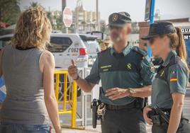 Imagen de archivo de agentes de la Guardia Civil en Garrucha.