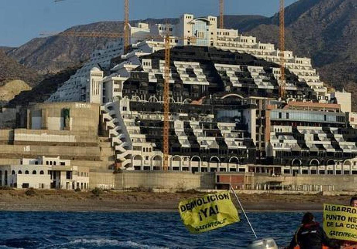 El Algarrobico es no urbanizable desde 1994 y Carboneras no ha cumplido la sentencia
