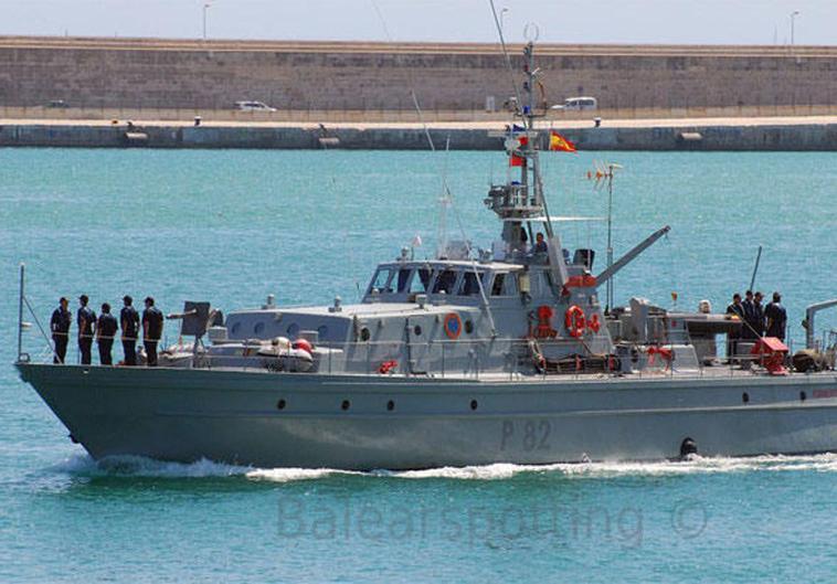 Un patrullero de la Armada, en las costas del Levante de Almería