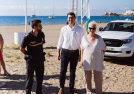 Izado de banderas este año en San José.