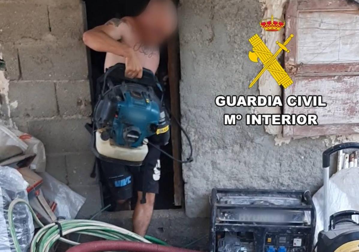 Lo pillan tras robar cobre, herramientas y vehículos en la nave municipal de Cuevas del Almanzora