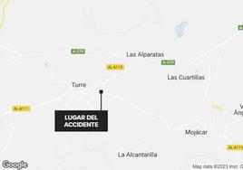 Fallece un motorista en un accidente con un microbus en Mojácar