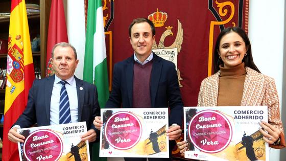 Vera destina 100.000 euros en bonos de consumo para dinamizar su comercio local en Navidad