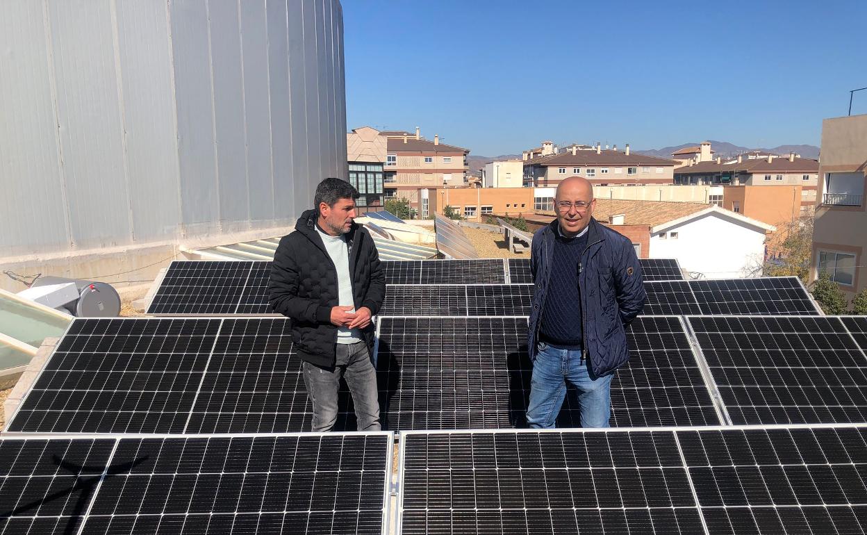 Huércal-Overa | Instalan placas solares en el Teatro para mejorar su consumo energético
