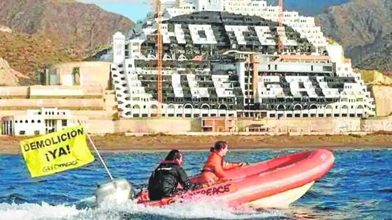 El TSJA pregunta a Carboneras por la revisión de licencia del Algarrobico