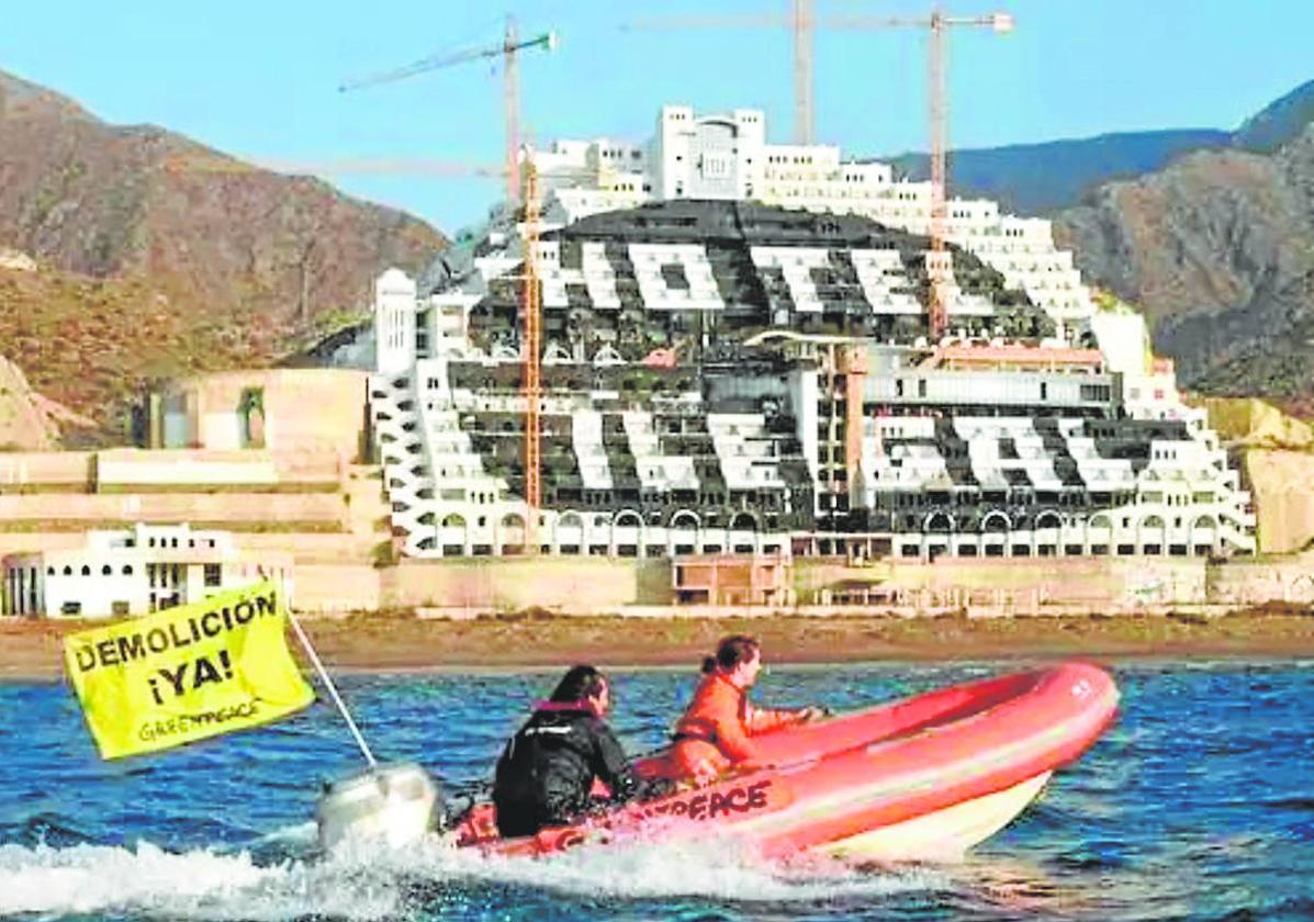 El TSJA pregunta a Carboneras por la revisión de licencia del Algarrobico