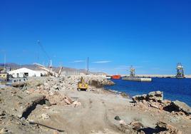 La APA actúa sobre el frente costero del acceso al Puerto de Carboneras erosionado por los temporales