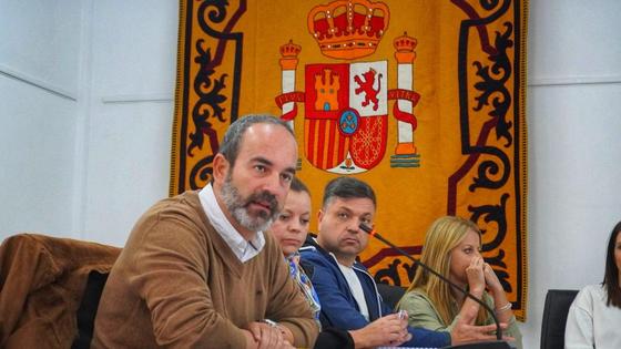 Amérigo: «El PP nos quita el agua desalada, nos la da potabilizada y la sube 80 euros»