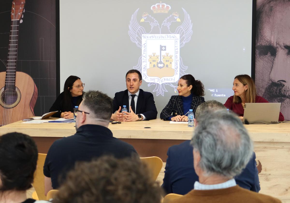 El Ayuntamiento de Vera organiza una jornada de trabajo con los agentes de su sector turístico