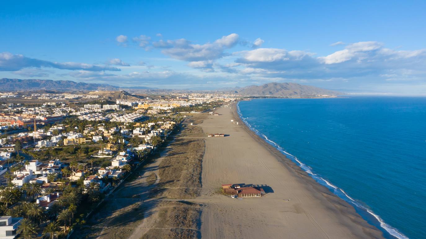 Imagen de la playa de Puerto Rey.