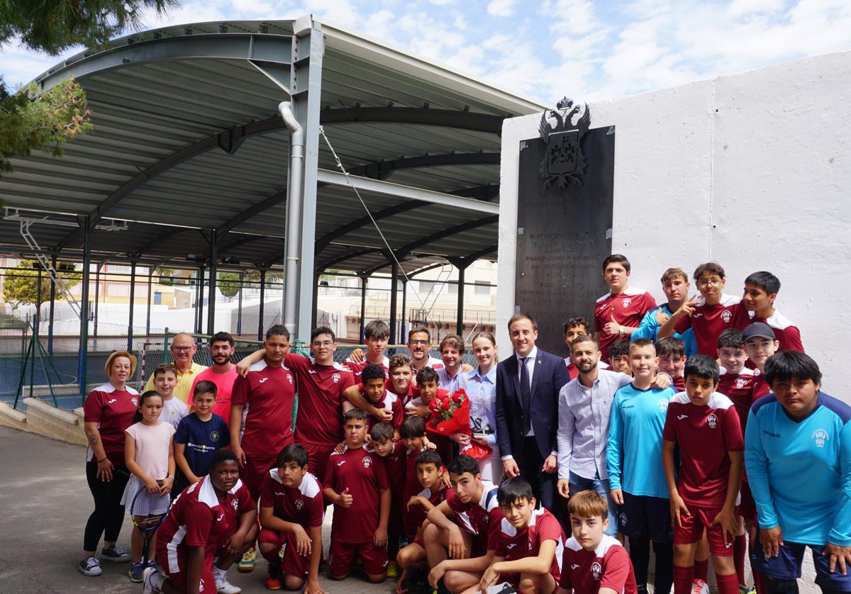 Vera inaugura la cubrición y la nueva pavimentación del Polideportivo Municipal «Nino»