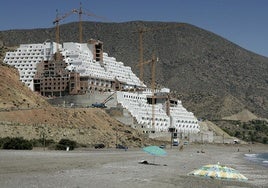 Greenpeace insiste en proteger los suelos del Algarrobico antes de revisar la licencia de hotel