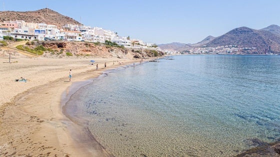 Níjar prohíbe en un bando varar embarcaciones en la zona marítimo-terrestre de San José