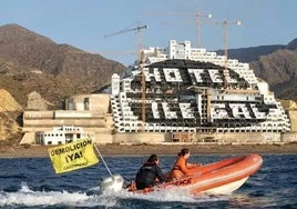 Greenpeace pide llevar a Carboneras a la Fiscalía por «desobediencia» al desatender los requerimientos de el Algarrobico