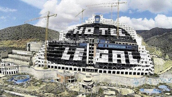 El TSJA hace una «última» advertencia sobre el Algarrobico a Carboneras, que convocará un pleno