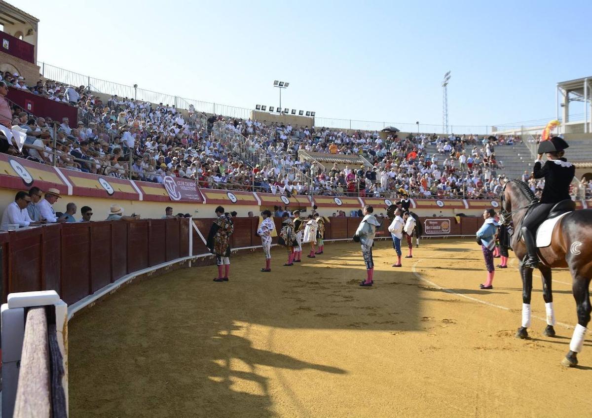 Imagen secundaria 1 - Dos orejas para Iván Rejas y Joselito de Córdoba, que abren la puerta grande en Vera