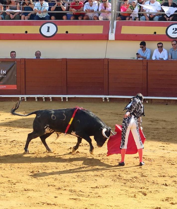 Imagen secundaria 2 - Dos orejas para Iván Rejas y Joselito de Córdoba, que abren la puerta grande en Vera