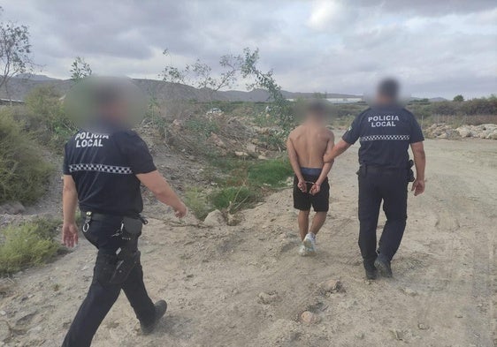 No podía salir bien: entran a robar en la vivienda de dos policías nacionales