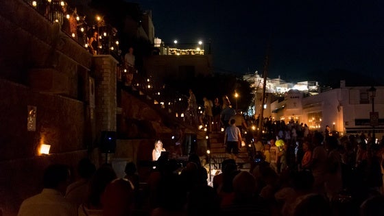 Mojácar se ilumina en una Noche de las Velas llena de música y tradición