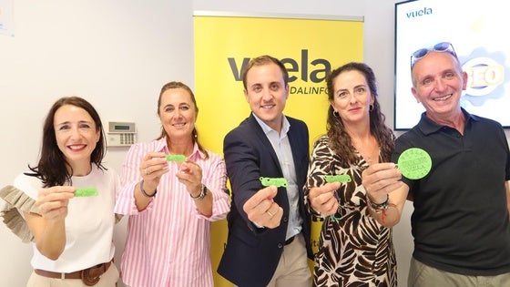 Aránzazu Martín destaca en su visita al Punto Vuela de Vera la importancia del impulsar la digitalización