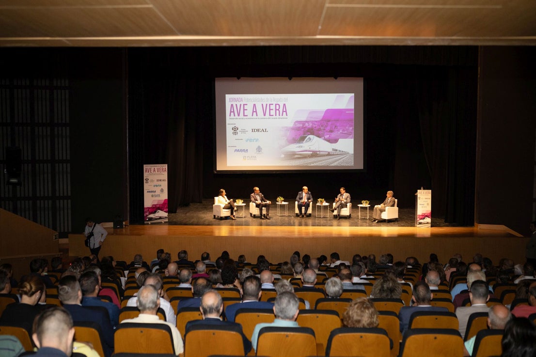 La jornada del AVE en Vera, en fotos