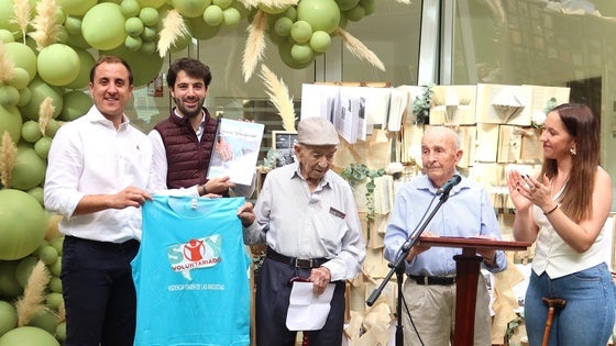 El alcalde de Vera inaugura el programa de actividades y la red de voluntariado de la residencia de las Angustias