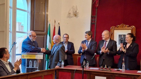 Agricultura entrega a 150 regantes la planta solar fotovoltaica flotante de Cuevas del Almanzora