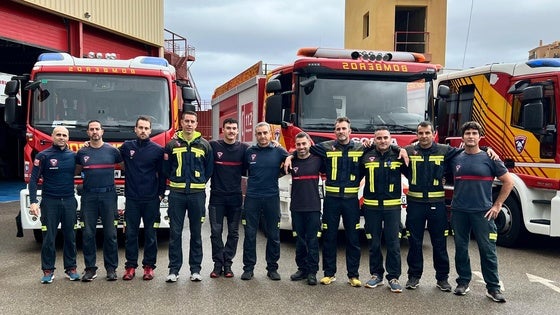 Un total de 22 efectivos de bomberos del levante viaja a Valencia al auxilio de las víctimas de la riada
