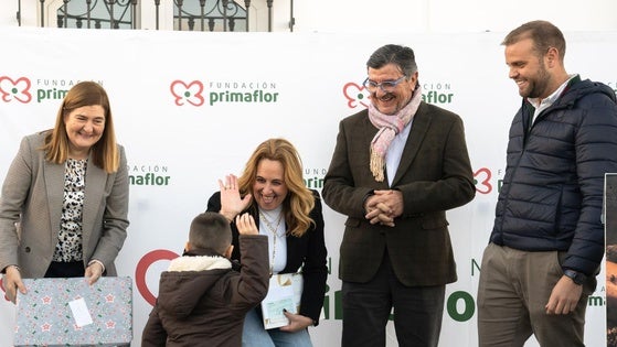 Fundación Primaflor entrega 10 becas de estudios entre los hijos de sus trabajadores