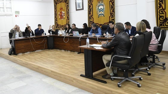 La pelota, en el tejado de Carboneras: sólo el propio Ayuntamiento puede revisar la licencia de El Algarrobico
