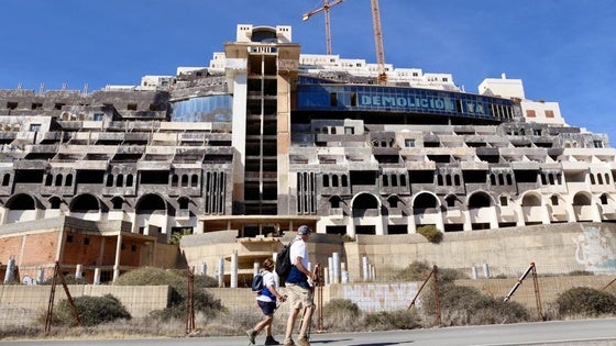 La Junta rechaza cualquier otra vía para derribar el hotel del Algarrobico que no pase por anular su licencia