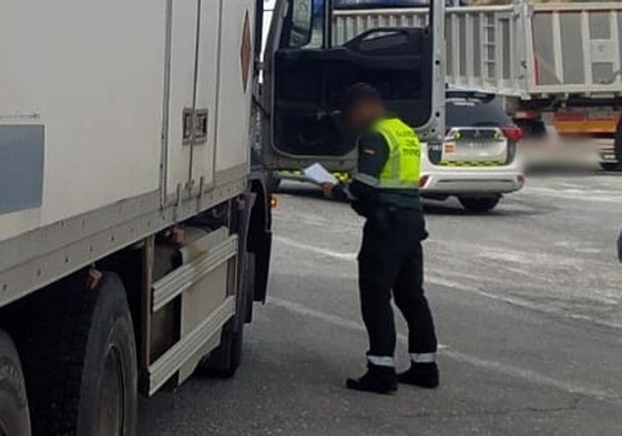 Interceptan en Vera a un transportista que conducía un camión de mercancías peligrosas bajo los efectos de las drogas